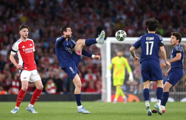 Лига чемпионов: бенефис Дюмфриса в Барселоне и победный гол Дембеле  в Лондоне