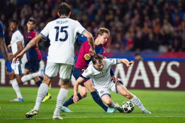 Лига чемпионов: бенефис Дюмфриса в Барселоне и победный гол Дембеле  в Лондоне