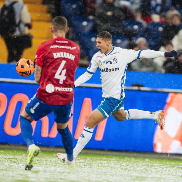 
        В тени Овечкина. В &laquo;Динамо&raquo; после дерби с ЦСКА могут радоваться лишь за своего хоккейного воспитанника
        
	