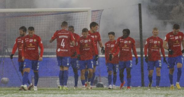 
        В тени Овечкина. В &laquo;Динамо&raquo; после дерби с ЦСКА могут радоваться лишь за своего хоккейного воспитанника
        
	