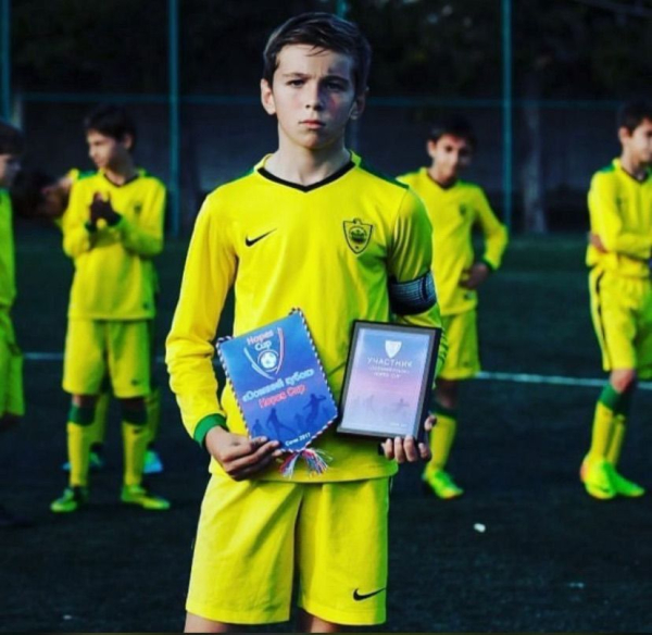 Кто такой Джамалутдин Абдулкадыров &mdash; история защитника ЦСКА, который дебютировал в РПЛ в дерби со Спартаком, отец, детский тренер