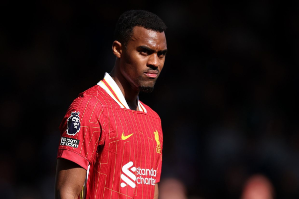 Какой Ливерпуль сильнее — при Клоппе или при Слоте: сравнение составов 2020-го и 2025-го, Салах, ван Дейк, Алисон, статистика Какой Ливерпуль сильнее — при Клоппе или при Слоте: сравнение составов 2020-го и 2025-го, Салах, ван Дейк, Алисон, статистика