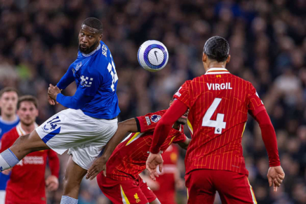 &laquo;Ливерпуль&raquo; дожал &laquo;Эвертон&raquo; и продолжает путь к титулу